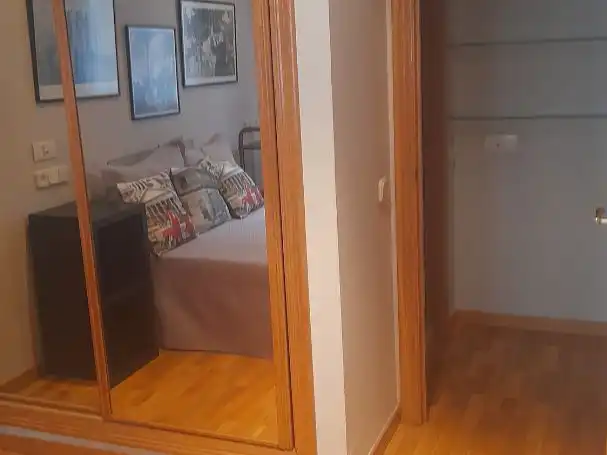 Habitación de Piso de alquiler en Oviedo  con Calefacción, Parquet y Amueblado