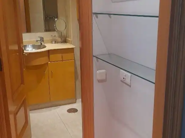 Baño de Piso de alquiler en Oviedo  con Calefacción, Parquet y Amueblado