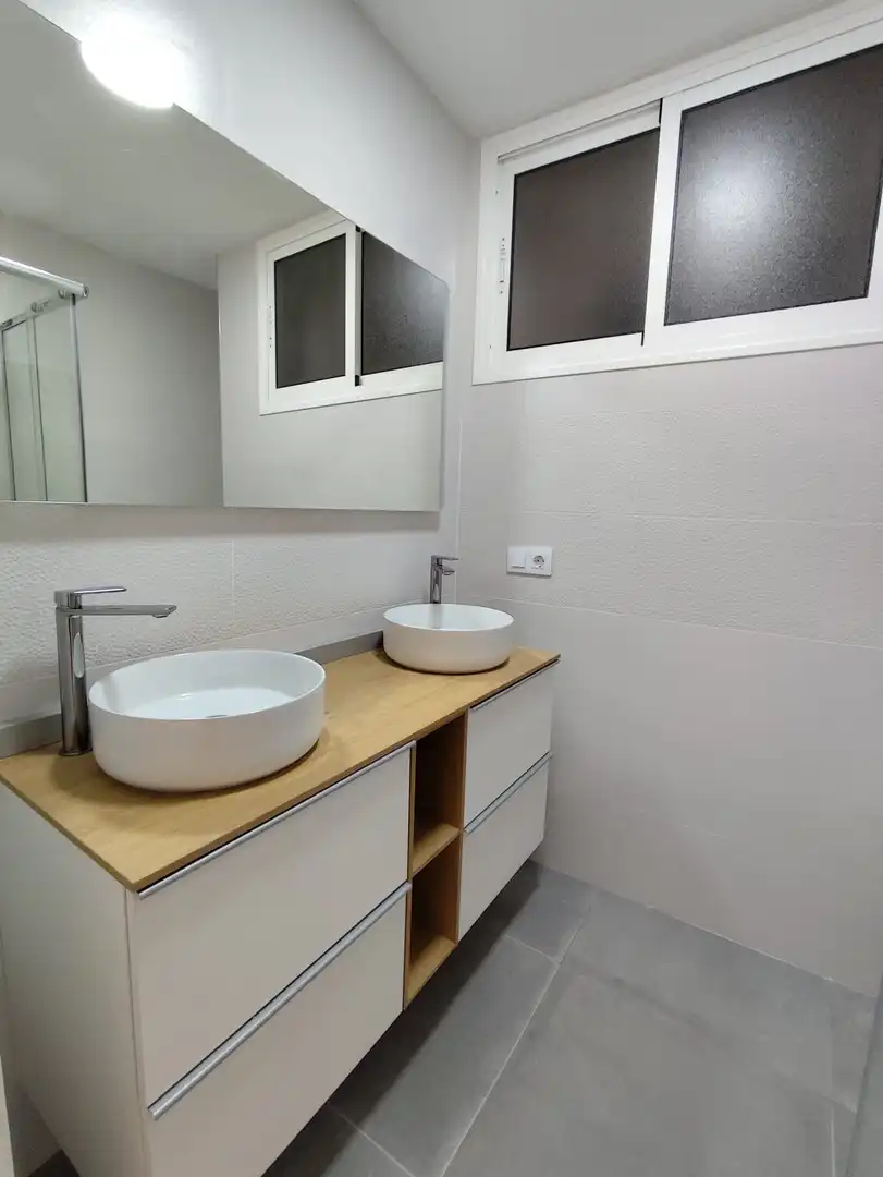 Flat for sale in Paseo Tomás Morales, 88, Arenales - Lugo - Avda. Marítima Bathroom of Flat for sale in Las Palmas de Gran Canaria with Balcony