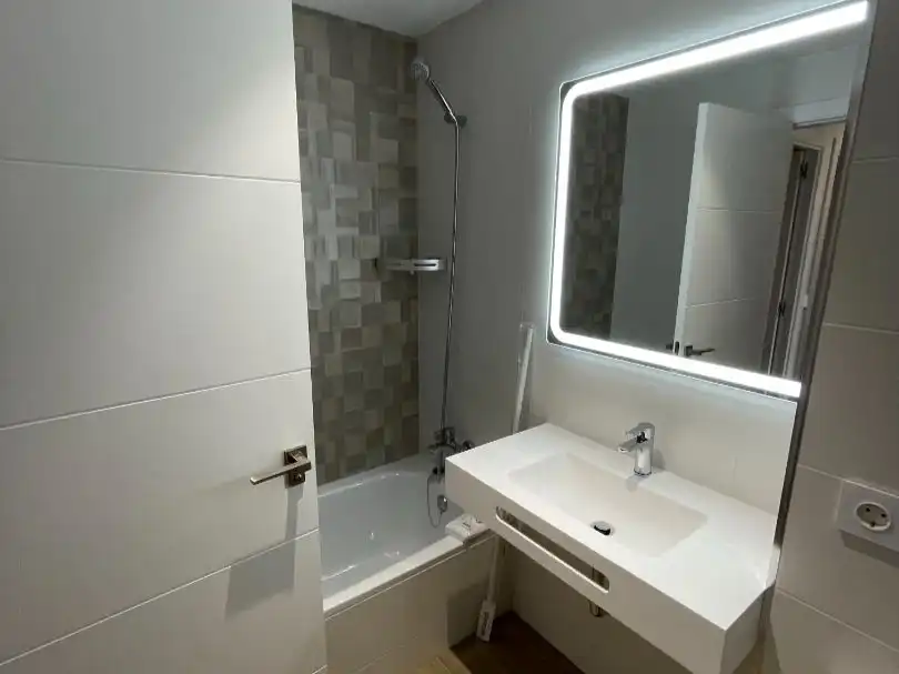 Piso de alquiler en Bulevar Louis Pasteur, 17, El Tejar - Hacienda Bizcochero Baño de Piso de alquiler en Málaga con Aire acondicionado, Calefacción y Terraza