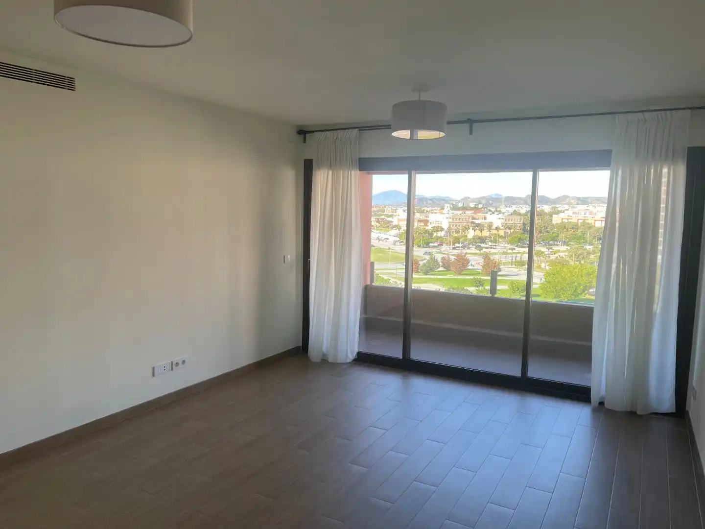 Piso de alquiler en Bulevar Louis Pasteur, 17, El Tejar - Hacienda Bizcochero Sala de estar de Piso de alquiler en Málaga con Aire acondicionado, Calefacción y Terraza
