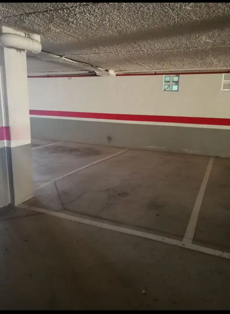 Parking de Piso de alquiler en Benidorm con Aire acondicionado, Terraza y Piscina