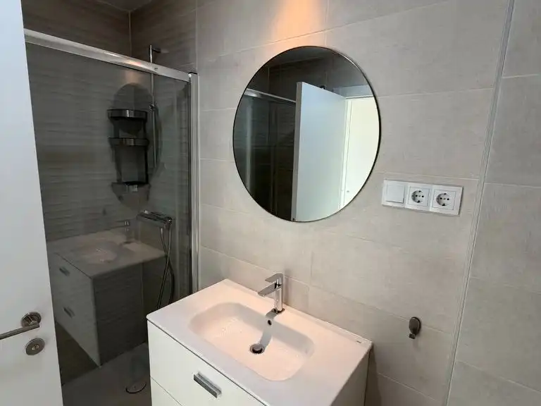 Flat for rent in Calle Orson Welles, 20, El Tejar - Hacienda Bizcochero Bathroom of Flat for rent in Málaga with Air Conditioner, Heating and Terrace