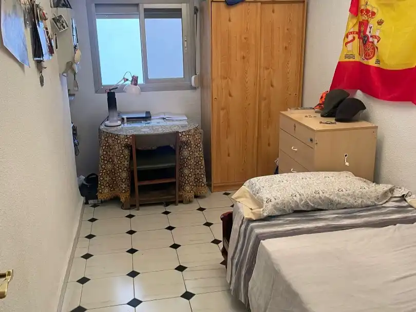 Habitación de Piso de alquiler en Granada con Aire acondicionado, Amueblado y Balcón