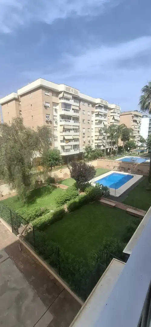Pis en venda a Avenida de Sor Teresa Prat, 55, Paseo Marítimo Oeste - Pacífico Piscina de Pis en venda en Málaga amb Jardí privat, Terrassa i Traster