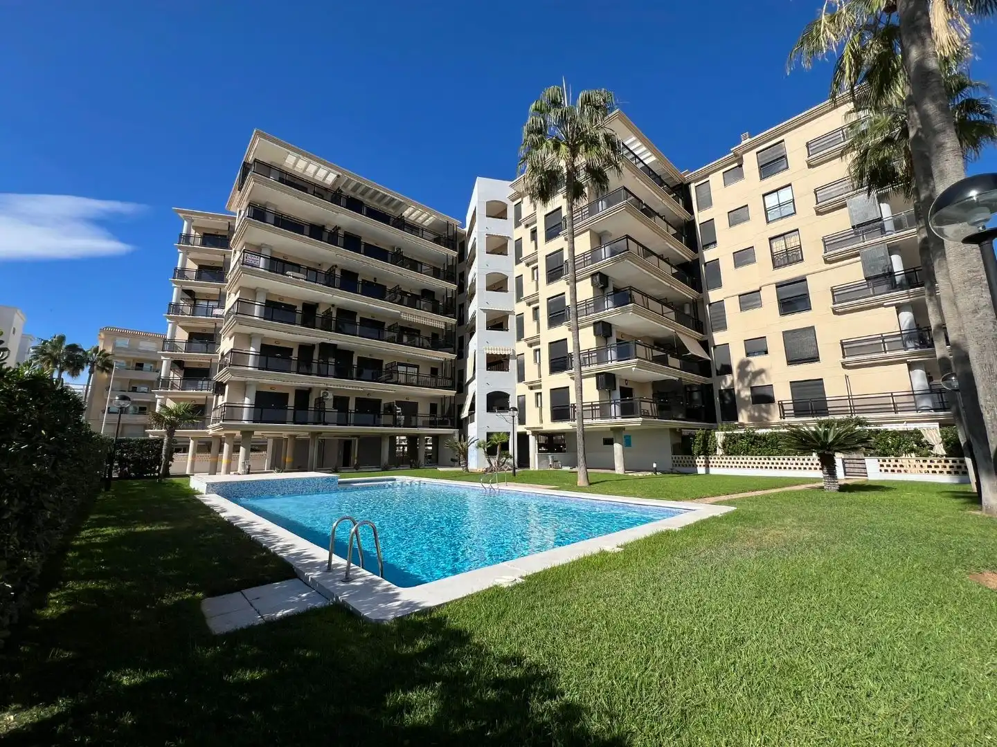 Schwimmbecken von Wohnung zum Verkauf in Daimús mit Klimaanlage und Terrasse
