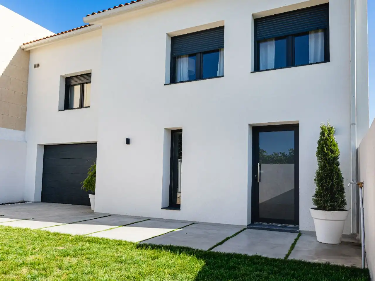 Einfamilien-Reihenhaus zum Verkauf in cálago, Vilanova de Arousa Außenansicht von Einfamilien-Reihenhaus zum Verkauf in Vilanova de Arousa mit Heizung, Privatgarten und Abstellraum