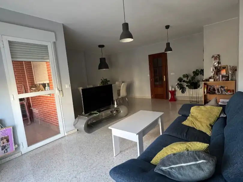 Wohnung zur Miete in Avenida Profesor Domínguez Ortiz, 4, Avda. Federico Garcia Lorca - Nueva Estación Autobuses Wohnzimmer von Wohnung zur Miete in Granada Capital mit Klimaanlage und Balkon