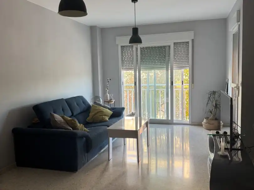 Wohnung zur Miete in Avenida Profesor Domínguez Ortiz, 4, Avda. Federico Garcia Lorca - Nueva Estación Autobuses Wohnzimmer von Wohnung zur Miete in Granada Capital mit Klimaanlage und Balkon