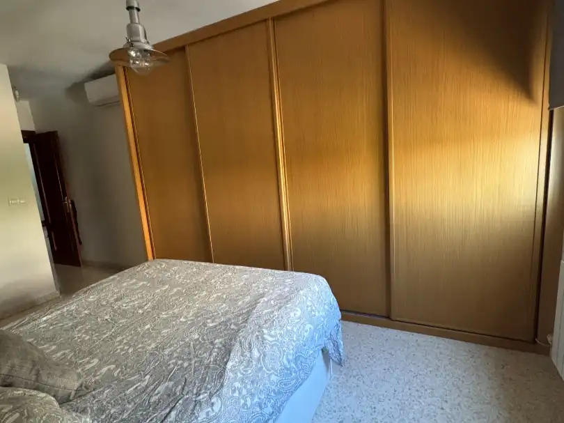 Wohnung zur Miete in Avenida Profesor Domínguez Ortiz, 4, Avda. Federico Garcia Lorca - Nueva Estación Autobuses Schlafzimmer von Wohnung zur Miete in Granada Capital mit Klimaanlage und Balkon