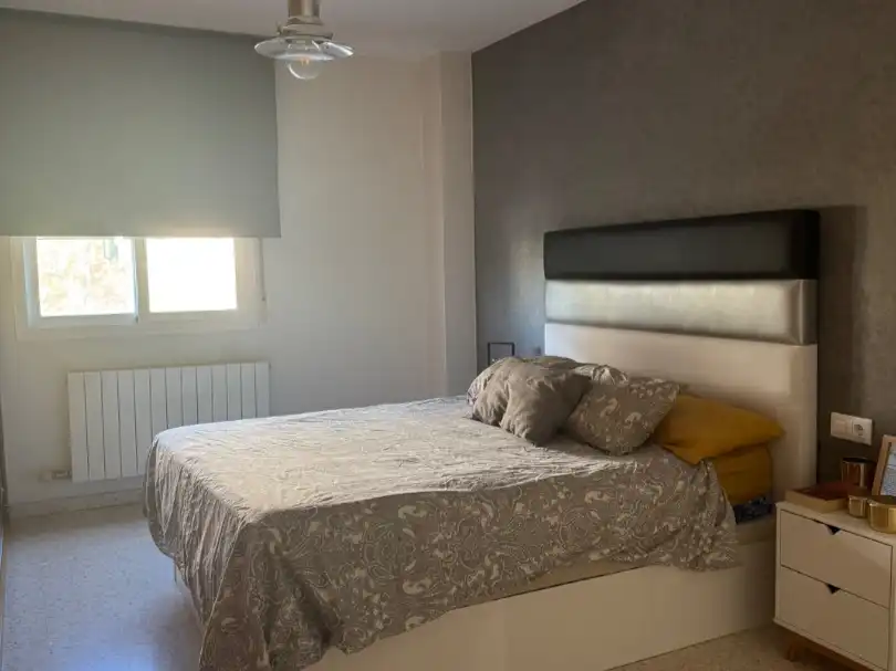 Wohnung zur Miete in Avenida Profesor Domínguez Ortiz, 4, Avda. Federico Garcia Lorca - Nueva Estación Autobuses Schlafzimmer von Wohnung zur Miete in Granada Capital mit Klimaanlage und Balkon