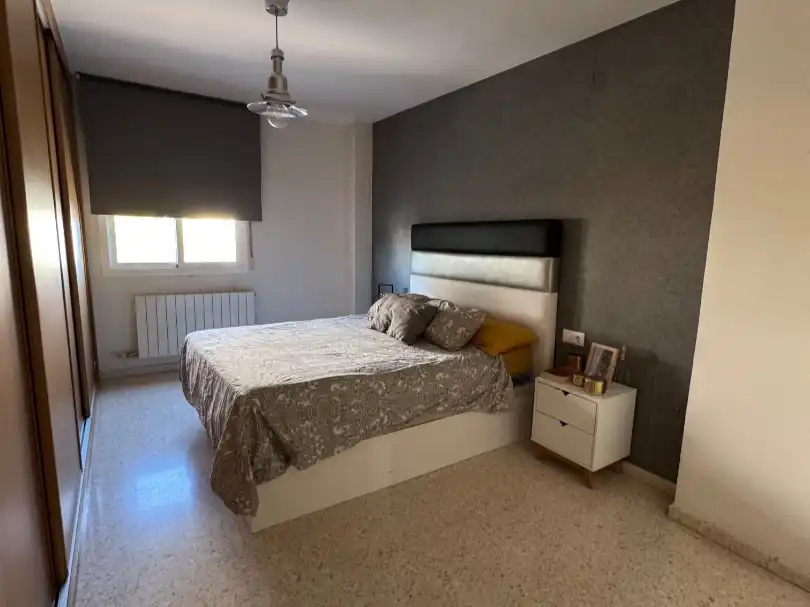 Wohnung zur Miete in Avenida Profesor Domínguez Ortiz, 4, Avda. Federico Garcia Lorca - Nueva Estación Autobuses Schlafzimmer von Wohnung zur Miete in Granada Capital mit Klimaanlage und Balkon
