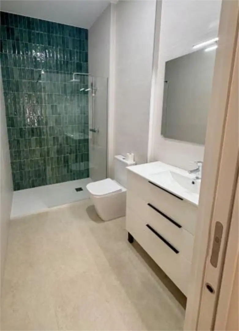 Piso de alquiler en Playa Levante Baño de Piso de alquiler en Santa Pola con Terraza y Amueblado