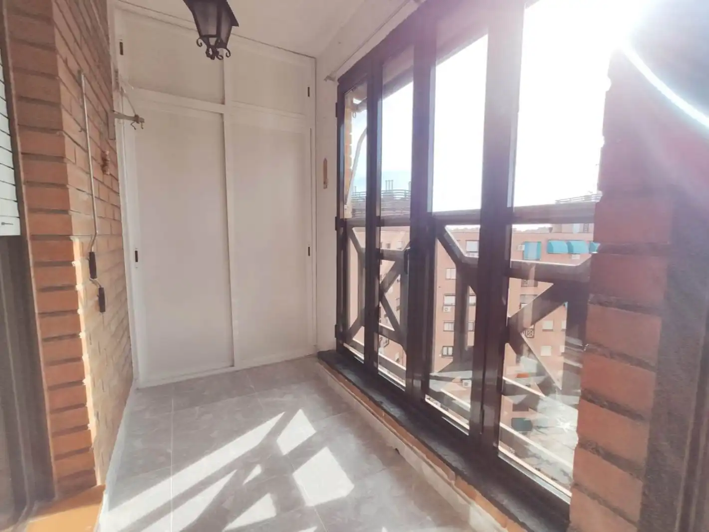 Piso en venta en Calle de Hinojal, 3, Hellín Terraza de Piso en venta en Madrid con Terraza y Amueblado