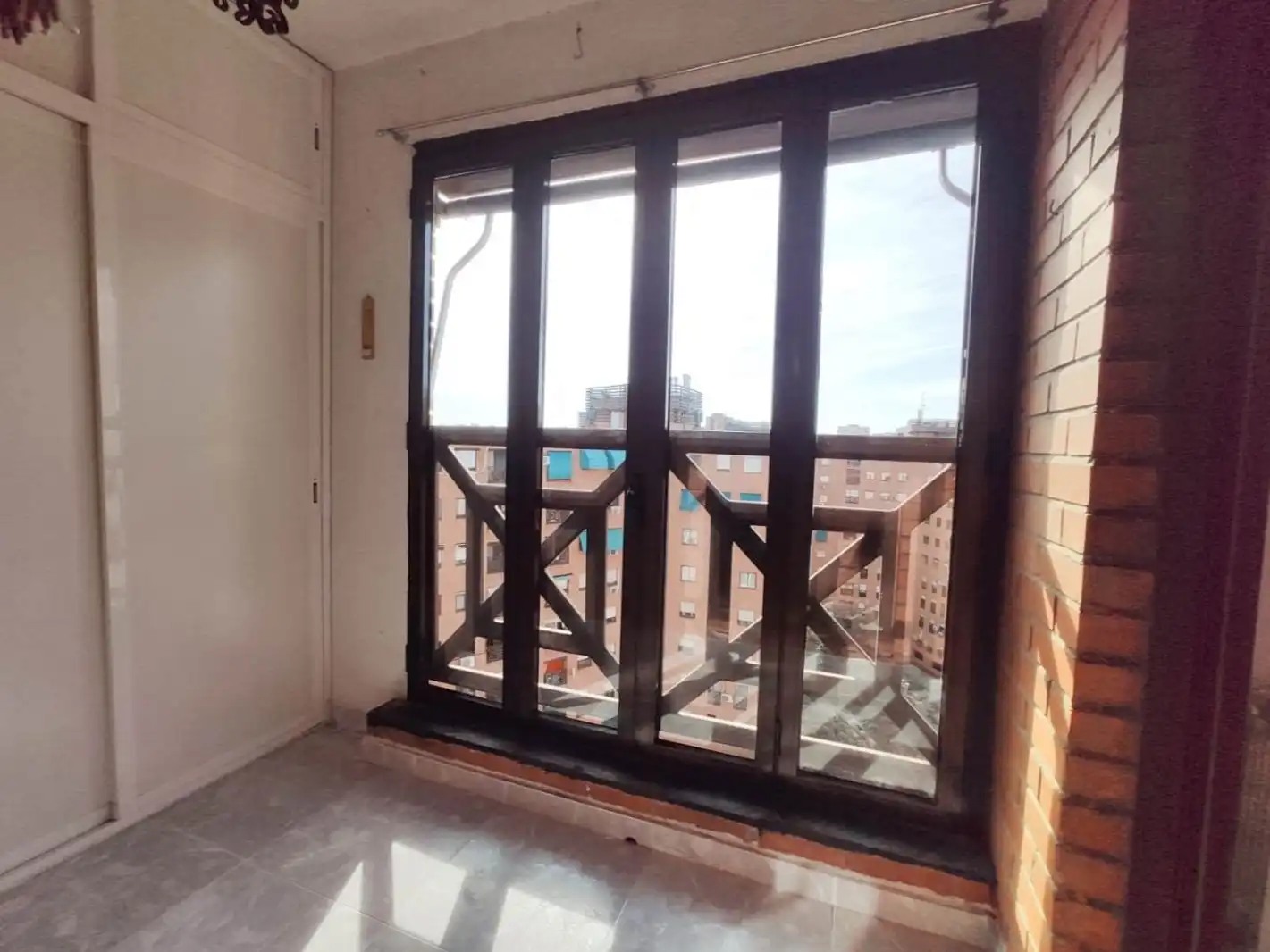 Piso en venta en Calle de Hinojal, 3, Hellín Terraza de Piso en venta en Madrid con Terraza y Amueblado