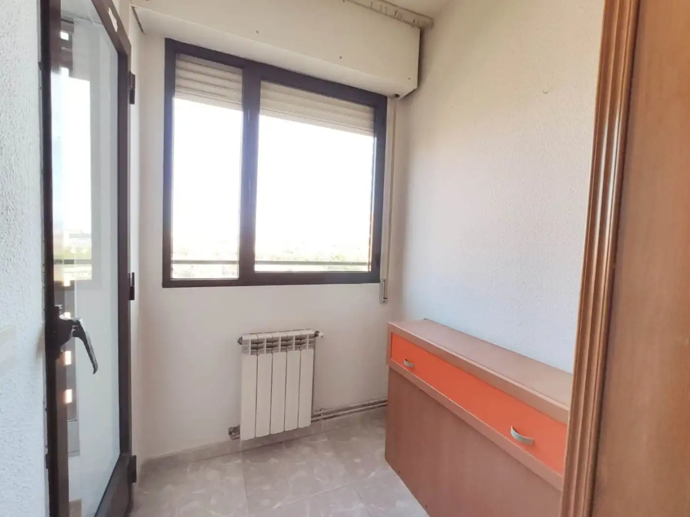 Piso en venta en Calle de Hinojal, 3, Hellín Habitación de Piso en venta en Madrid con Terraza y Amueblado