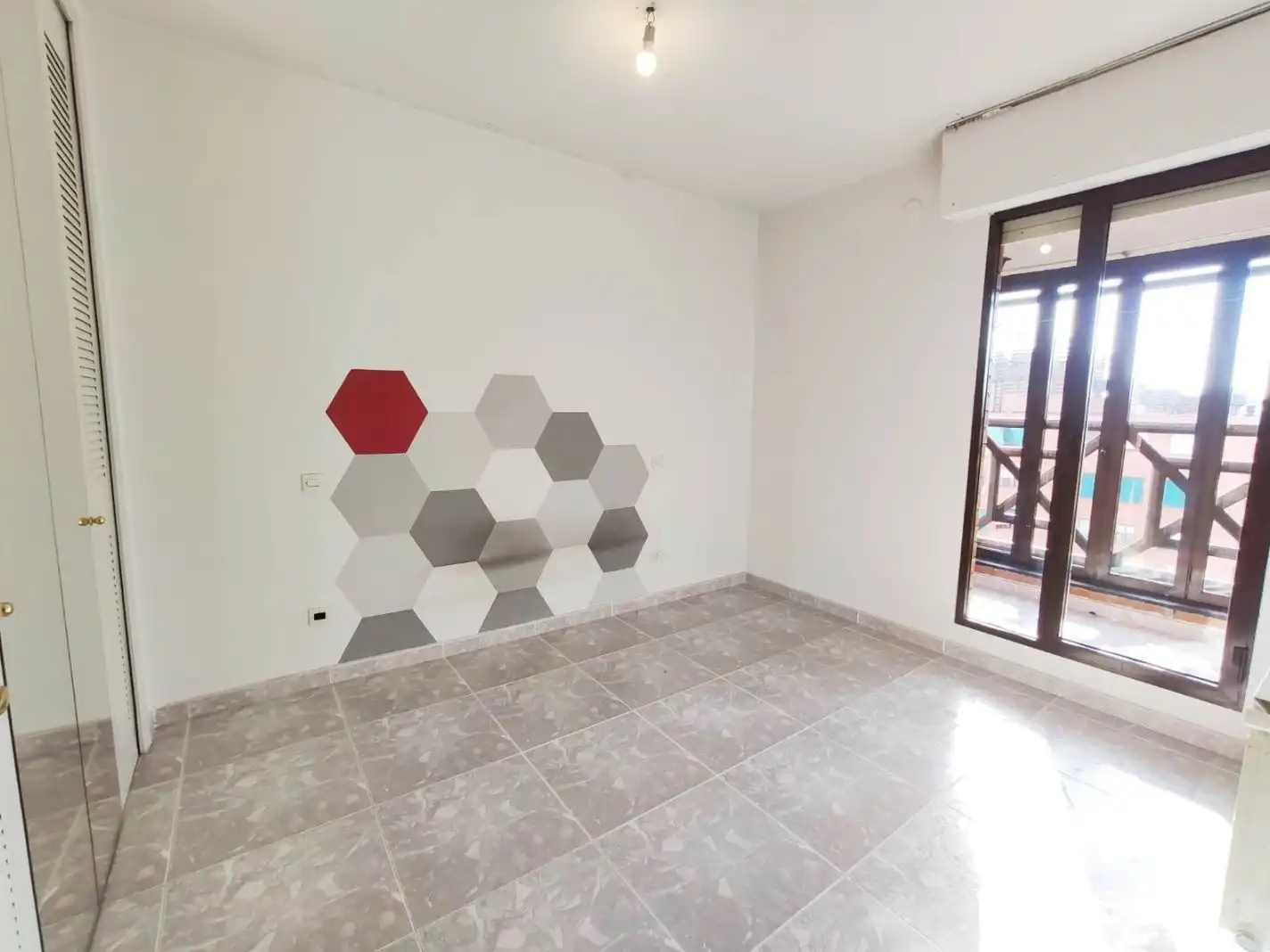 Piso en venta en Calle de Hinojal, 3, Hellín Piso en venta en Madrid con Terraza y Amueblado