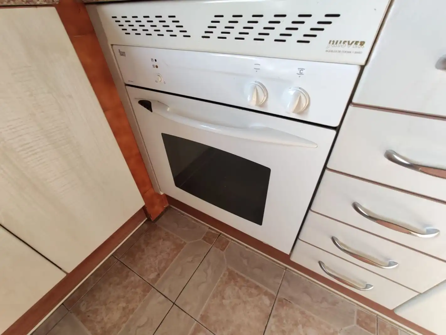 Piso en venta en Calle de Hinojal, 3, Hellín Cocina de Piso en venta en Madrid con Terraza y Amueblado
