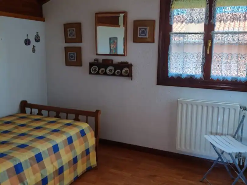 Casa o xalet en venda a Quintanaortuño Dormitori de Casa o xalet en venda en Quintanaortuño amb Balcó