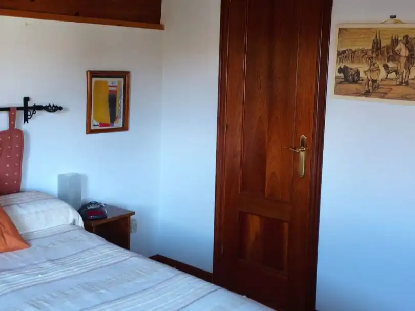 Casa o xalet en venda a Quintanaortuño Dormitori de Casa o xalet en venda en Quintanaortuño amb Balcó
