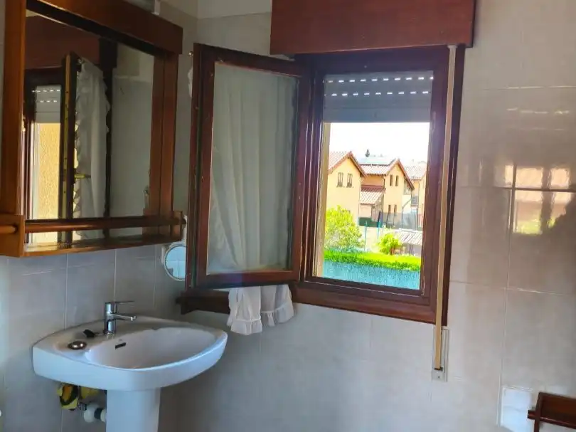 Casa o xalet en venda a Quintanaortuño Bany de Casa o xalet en venda en Quintanaortuño amb Balcó