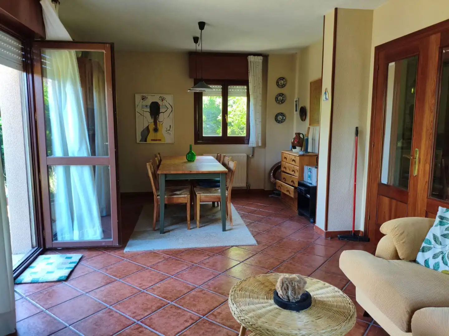 Casa o xalet en venda a Quintanaortuño Menjador de Casa o xalet en venda en Quintanaortuño amb Balcó
