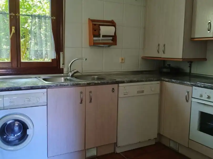 Casa o xalet en venda a Quintanaortuño Cuina de Casa o xalet en venda en Quintanaortuño amb Balcó