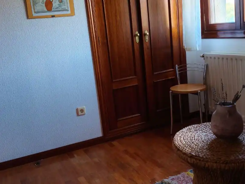 Casa o xalet en venda a Quintanaortuño Dormitori de Casa o xalet en venda en Quintanaortuño amb Balcó