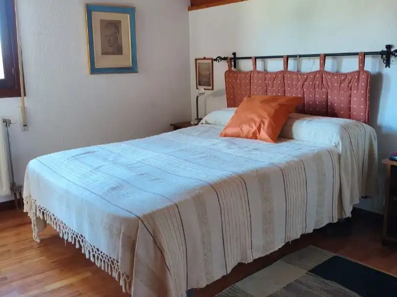 Casa o xalet en venda a Quintanaortuño Dormitori de Casa o xalet en venda en Quintanaortuño amb Balcó