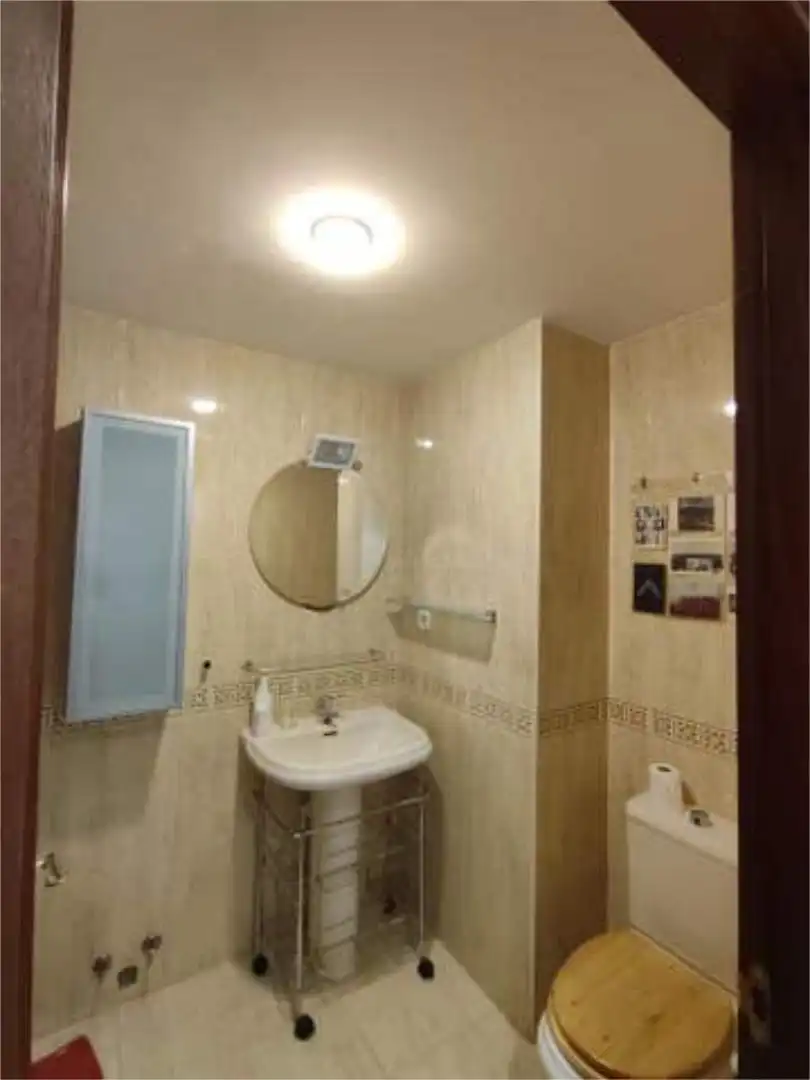 Flat for rent in Las Campas Bathroom of Flat for rent in Oviedo with Heating and Storage room