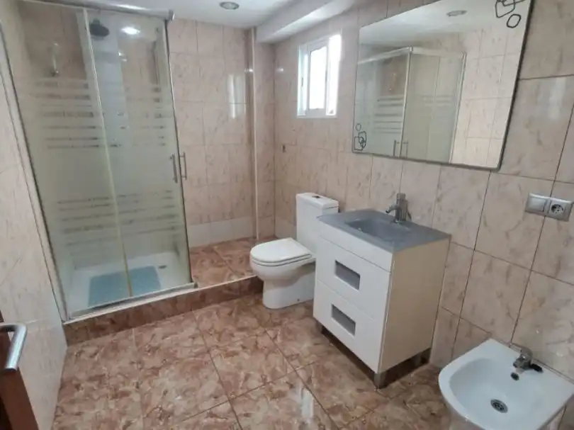 Baño de Piso en venta en Bellreguard con Aire acondicionado, Terraza y Balcón