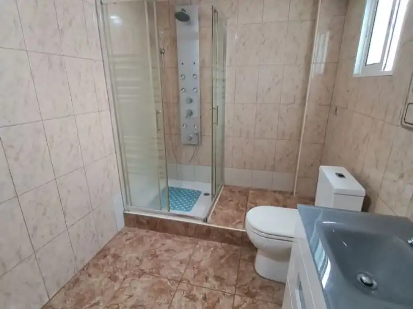 Baño de Piso en venta en Bellreguard con Aire acondicionado, Terraza y Balcón