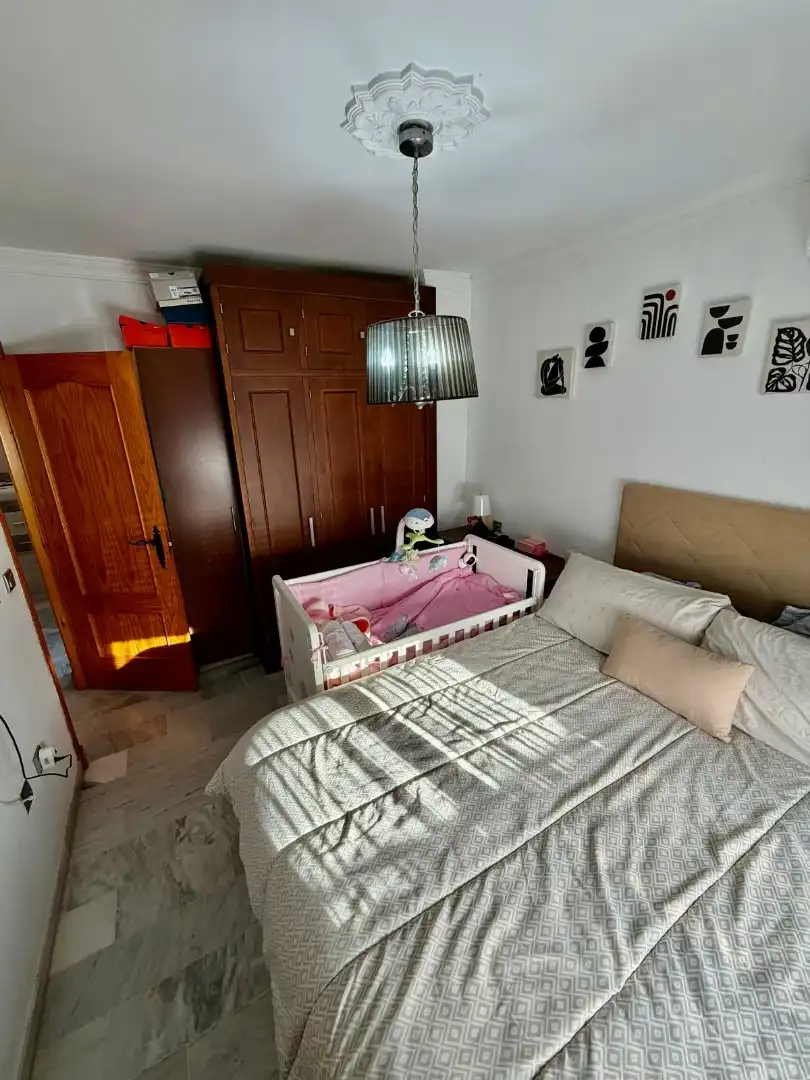 Schlafzimmer von Einfamilien-Reihenhaus zum Verkauf in La Línea de la Concepción
