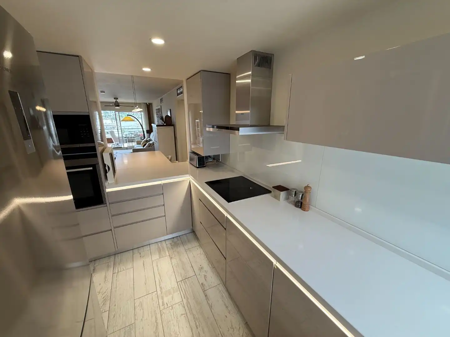 Küche von Wohnung zum Verkauf in Marbella mit Klimaanlage, Terrasse und Schwimmbad