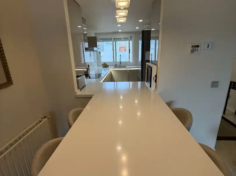 Küche von Wohnung zum Verkauf in Marbella mit Klimaanlage, Terrasse und Schwimmbad