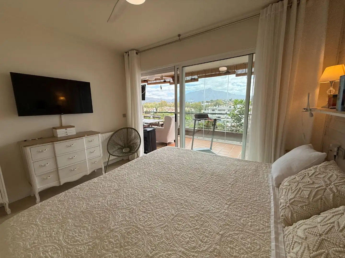 Schlafzimmer von Wohnung zum Verkauf in Marbella mit Klimaanlage, Terrasse und Schwimmbad