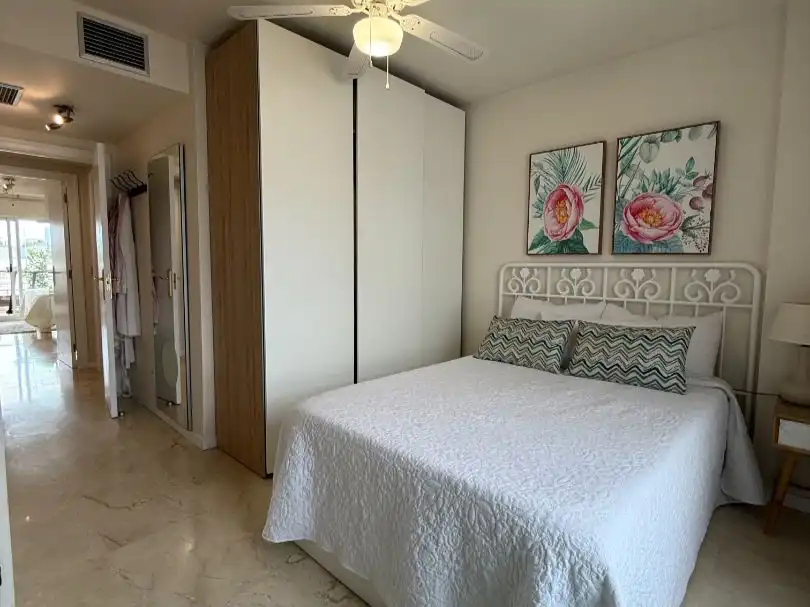 Schlafzimmer von Wohnung zum Verkauf in Marbella mit Klimaanlage, Terrasse und Schwimmbad