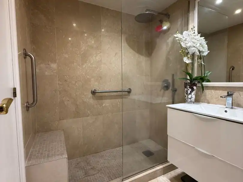 Badezimmer von Wohnung zum Verkauf in Marbella mit Klimaanlage, Terrasse und Schwimmbad