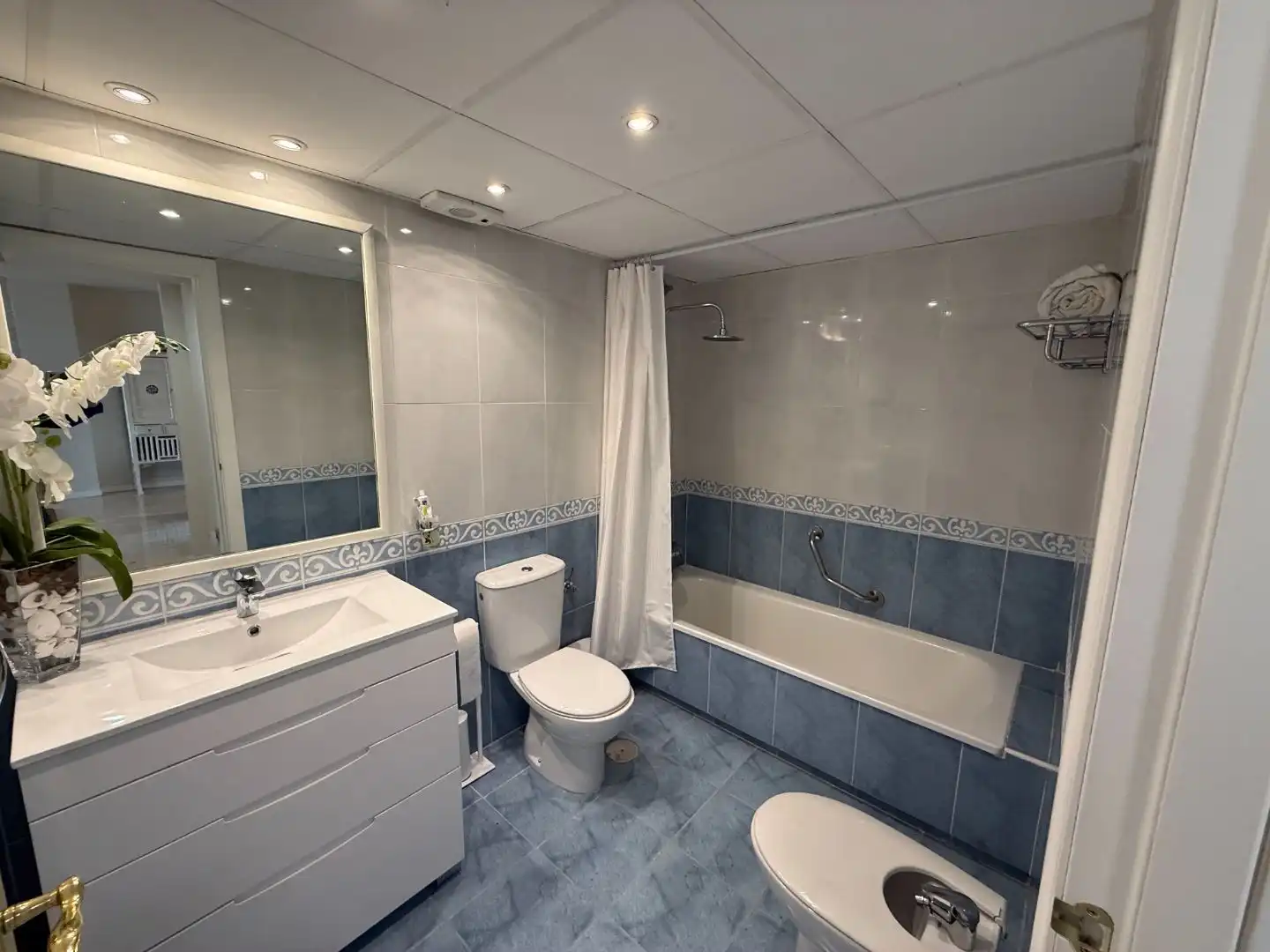 Badezimmer von Wohnung zum Verkauf in Marbella mit Klimaanlage, Terrasse und Schwimmbad
