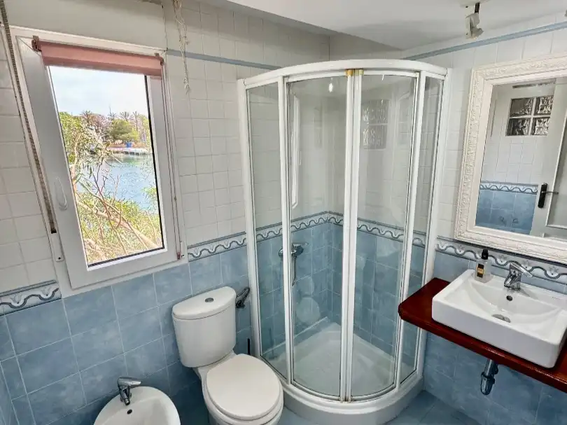 Piso de alquiler en Cornisa del Estacio, 18, Tomás Maestre Baño de Piso de alquiler en La Manga del Mar Menor con Terraza, Trastero y Amueblado