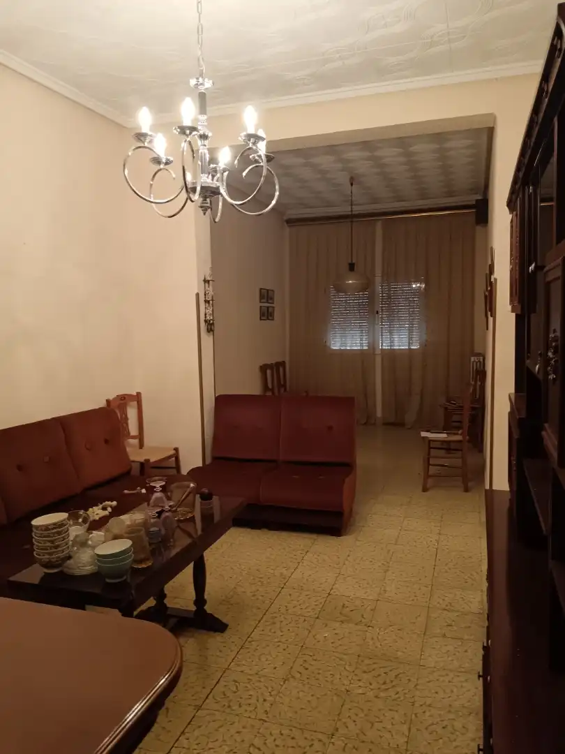 Casa adosada en venda a Plaza Aduana, 4, Alcázar de San Juan Sala d'estar de Casa adosada en venda en Alcázar de San Juan amb Calefacció, Terrassa i Traster