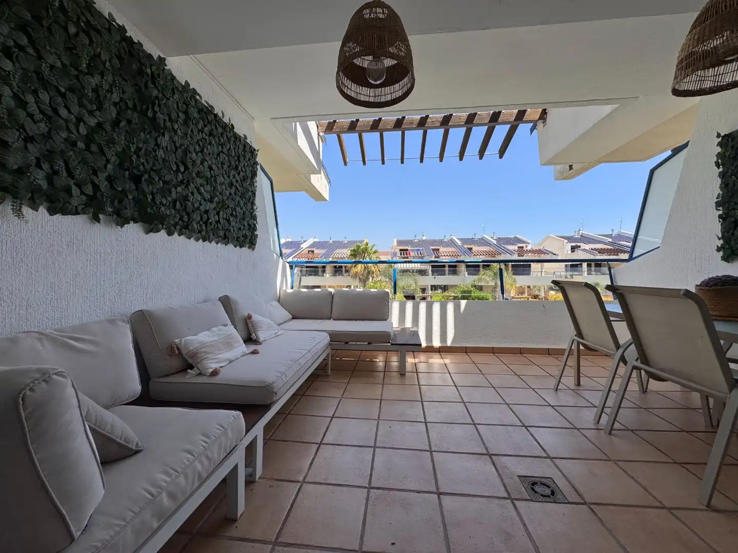 Casa adosada de lloguer a Carrer Falcó, 4, Corinto - Almarda