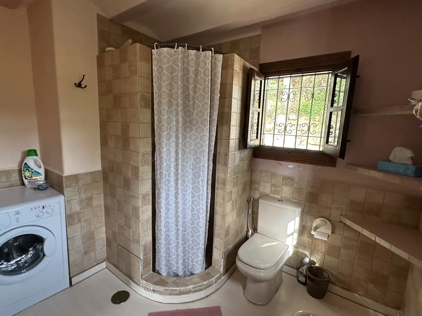 Houses for sale in Diseminado Diseminados, 288, Monda Bathroom of Houses for sale in Monda with Air Conditioner and Terrace