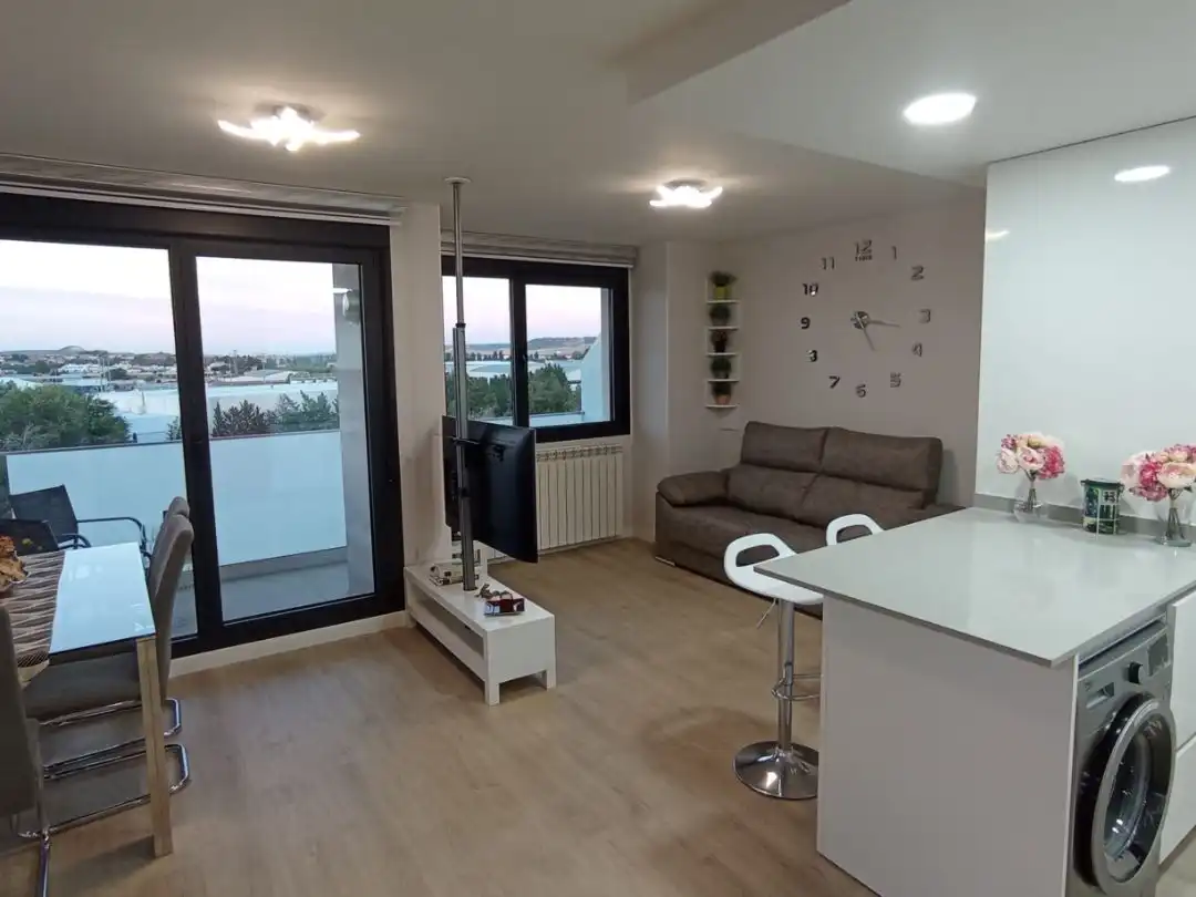 Living room of Flat for rent in Valladolid  with Heating, Terrace and Storage room
