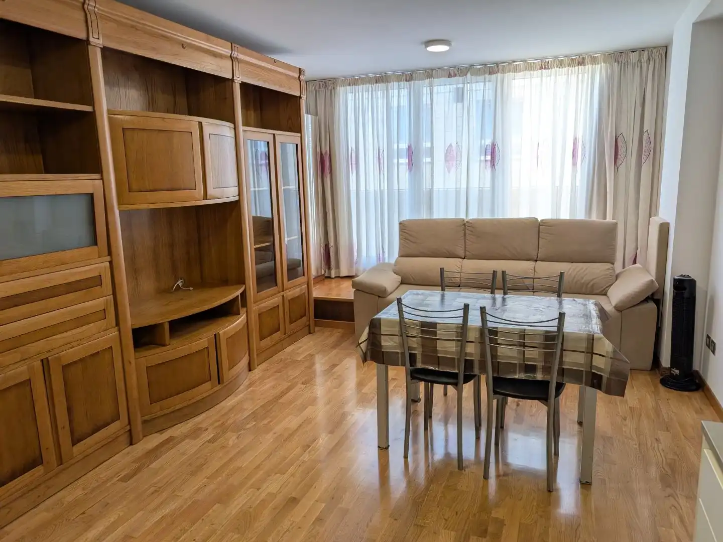 Pis de lloguer a Rúa Garrucha, 4, Liáns Sala d'estar de Pis de lloguer en Oleiros amb Calefacció, Parquet i Terrassa