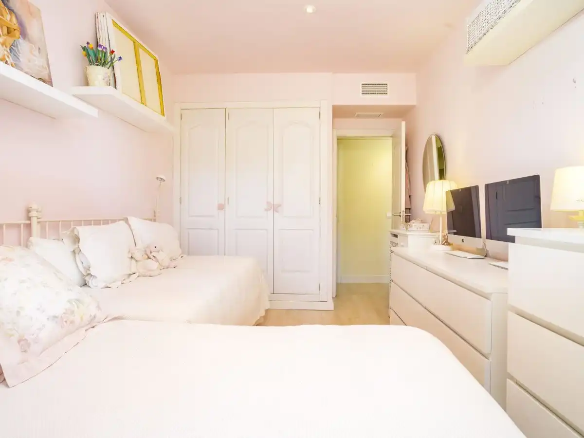 Apartament en venda a Arrabal la Caridad, 5b, La Carolina - Guadalpín Dormitori de Apartament en venda en Marbella amb Aire condicionat, Terrassa i Piscina