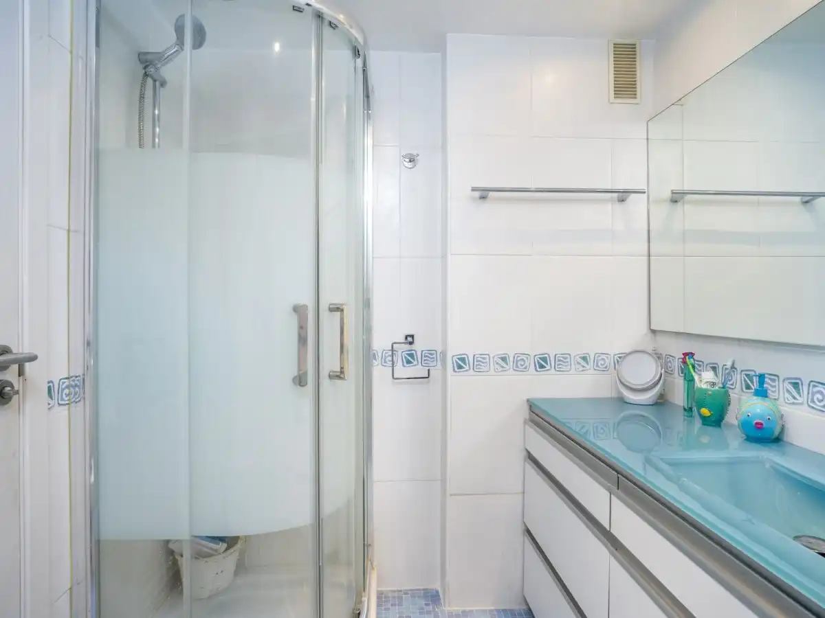 Apartament en venda a Arrabal la Caridad, 5b, La Carolina - Guadalpín Bany de Apartament en venda en Marbella amb Aire condicionat, Terrassa i Piscina