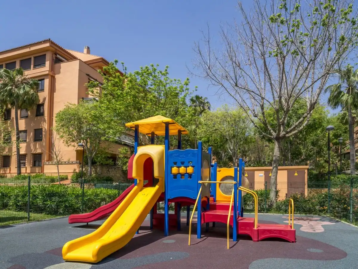 Apartament en venda a Arrabal la Caridad, 5b, La Carolina - Guadalpín Vista exterior de Apartament en venda en Marbella amb Aire condicionat, Terrassa i Piscina