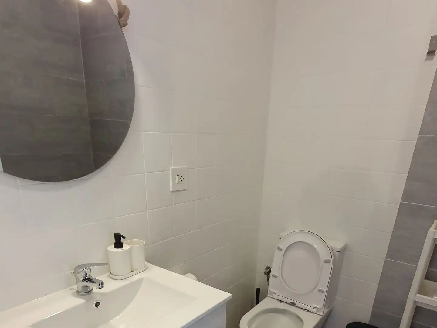 Flat for sale in Paseo Negrillos, 15, Zona Alta Bathroom of Flat for sale in Ponferrada with Heating, Parquet flooring and Storage room