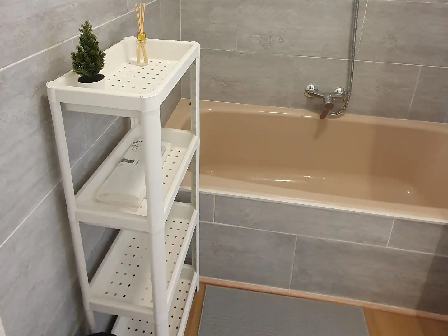 Flat for sale in Paseo Negrillos, 15, Zona Alta Bathroom of Flat for sale in Ponferrada with Heating, Parquet flooring and Storage room